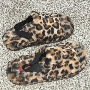 Leopard Print Fuzzy Slippers